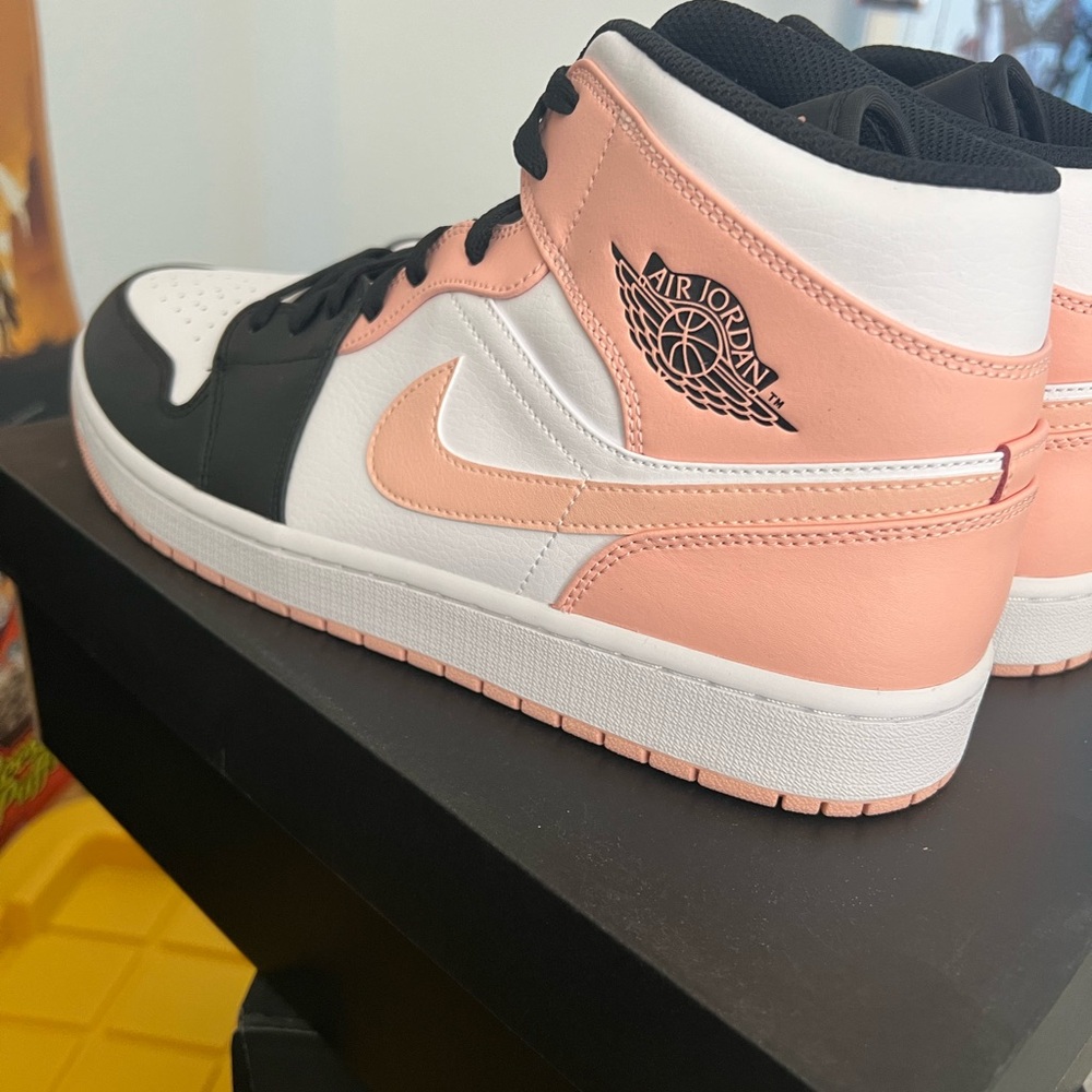 AIR JORDAN 1 MID